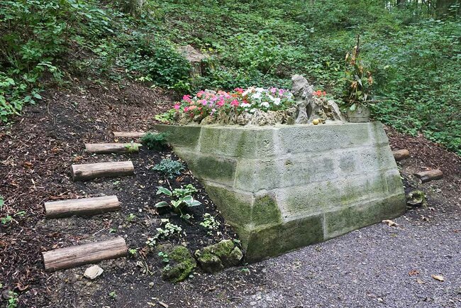 Grab der Dunkelgräfin Grab der Dunkelgräfin