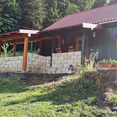 Berghütte im Sommer Berghütte im Sommer