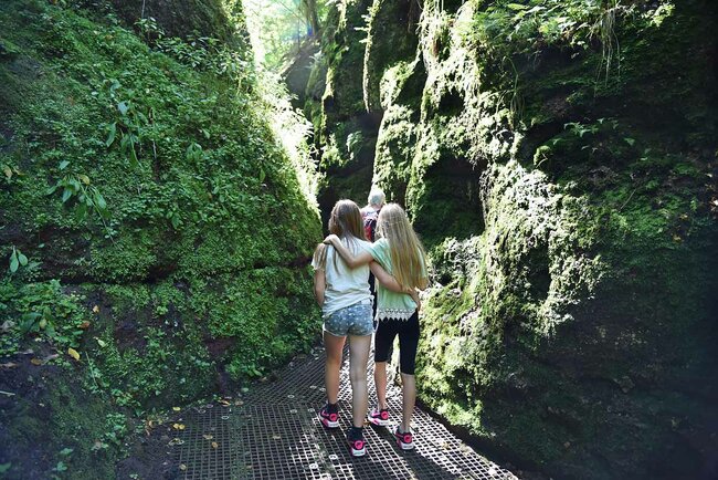 Kinder in der Drachenschlucht Kinder in der Drachenschlucht