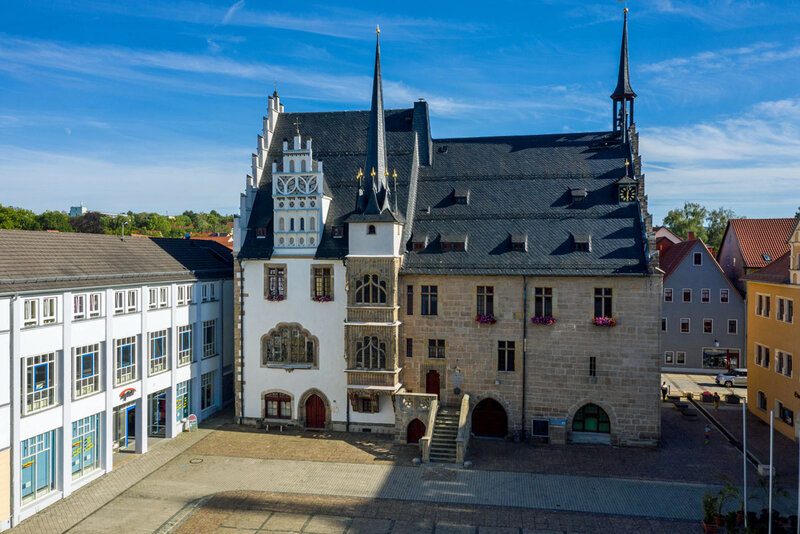 Marktplatz mit Rathaus Marktplatz mit Rathaus