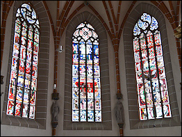 Mittelfenster im Chorraum Mittelfenster im Chorraum