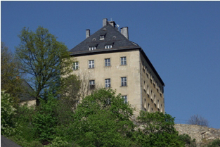 Schloss auf dem Felsen des Lohberges Schloss auf dem Felsen des Lohberges