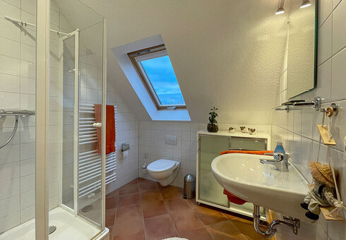 Bad mit Dusche / WC Bad mit Dusche / WC